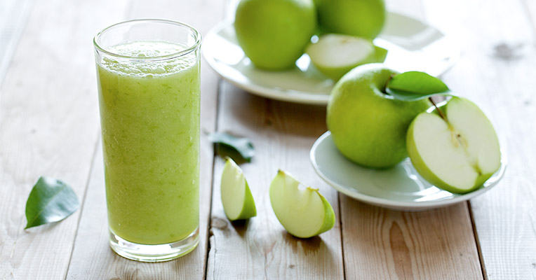 Яблочный сок из зеленых плодов