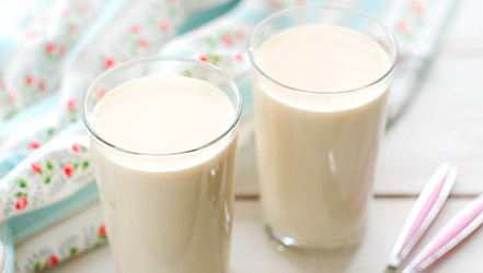 Топленое молоко в стакане