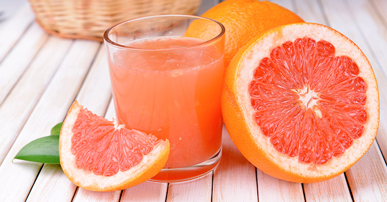 Стакан грейпфрутового сока