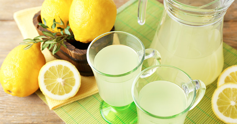 Графин лимонного сока