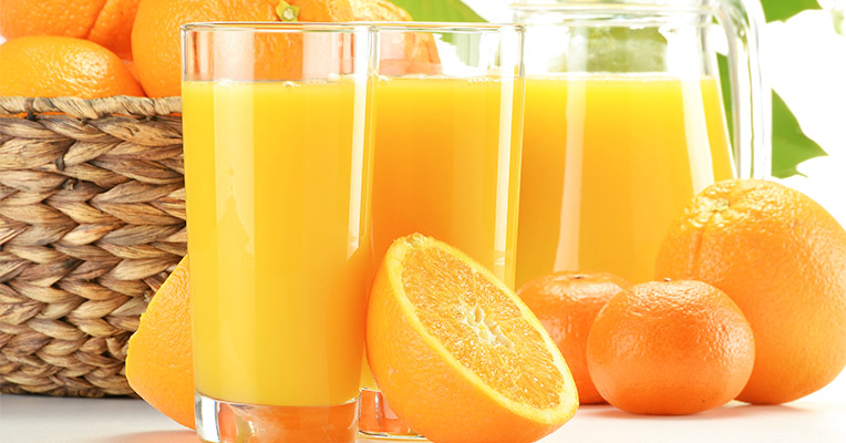 Стаканы с апельсиновым соком