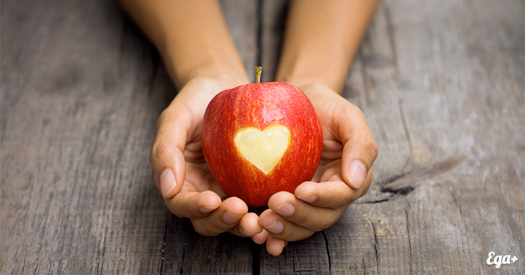 Сердце на яблоке