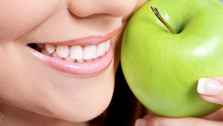 apple and healthy teeth