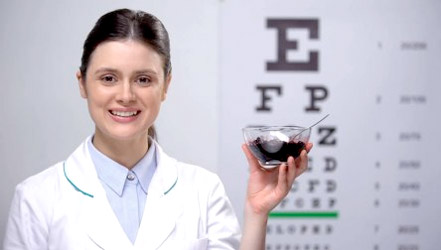 Врач офтальмолог рекомендует голубику для здоровья глаз