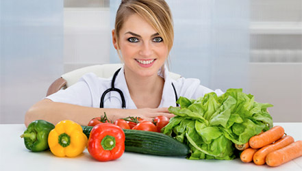 Доктор со шпинатом и другими полезными овощами